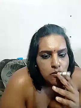 Runarunapi – webcam model profile photo Image 4