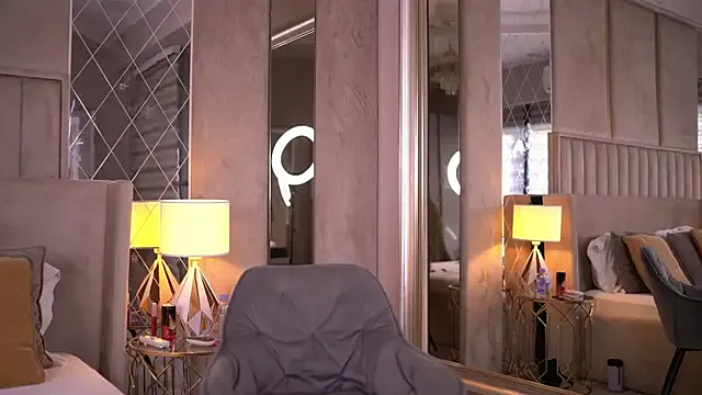 Runarunapi – webcam model profile photo Image 13