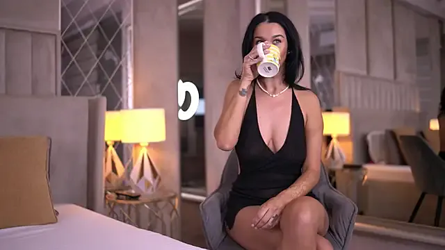 Runarunapi – webcam model profile photo Image 7