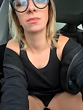 Runarunapi – webcam model profile photo Image 10