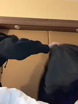 Runarunapi – webcam model profile photo Image 6