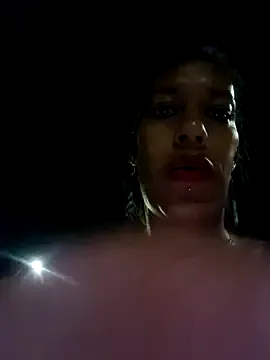 miss_juliaa – webcam model profile photo Image 2
