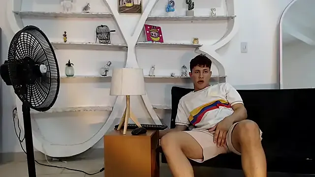 Runarunapi – webcam model profile photo Image 7