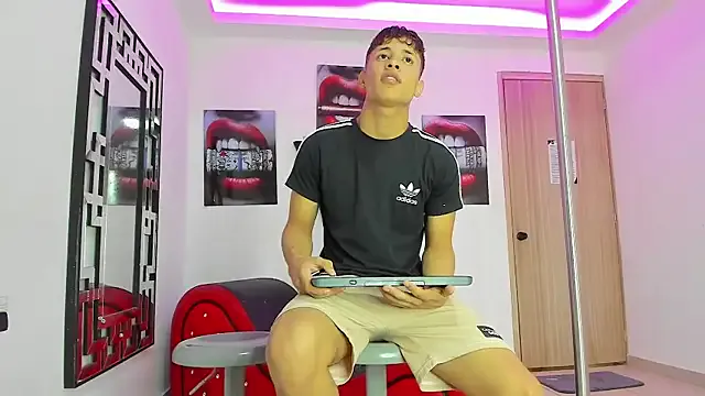 Runarunapi – webcam model profile photo Image 9