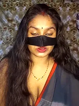emyii – webcam model profile photo Image 10