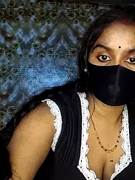 emyii – webcam model profile photo Image 8