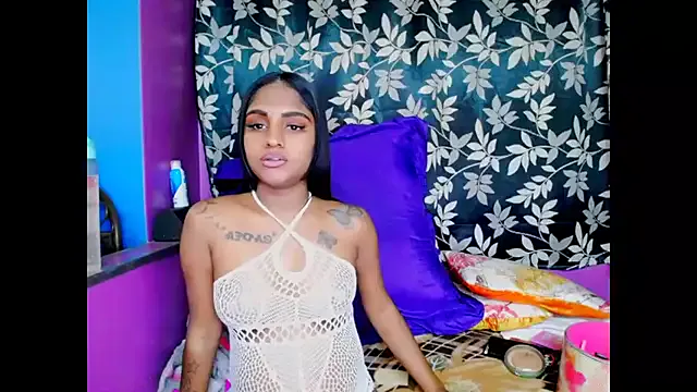 Runarunapi – webcam model profile photo Image 3