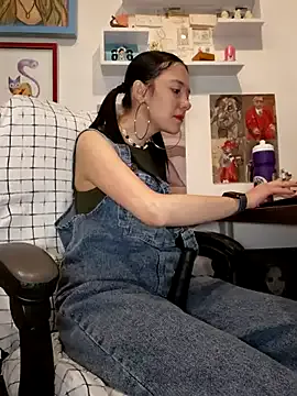 Lisaonthemoon – webcam model profile photo Image 16