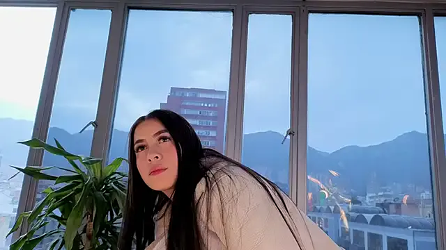 Runarunapi – webcam model profile photo Image 5