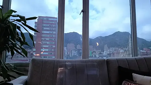 Runarunapi – webcam model profile photo Image 6