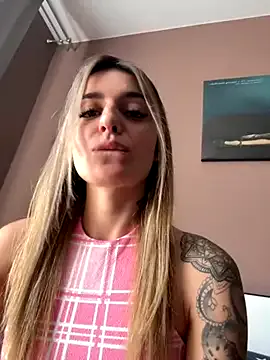 RollDolls – webcam model profile photo Image 16