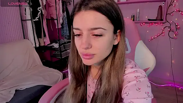 RollDolls – webcam model profile photo Image 3