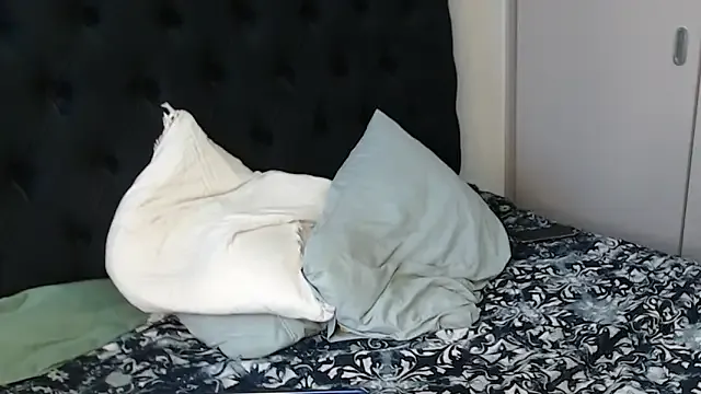 winter11 – webcam model profile photo Image 2