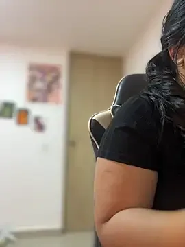 Runarunapi – webcam model profile photo Image 10