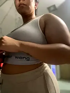 Runarunapi – webcam model profile photo Image 2