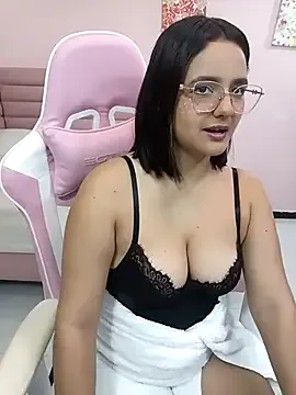 _Alice_1 – webcam model profile photo Image 12