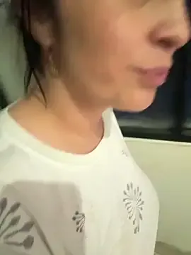 LadyLena1 – webcam model profile photo Image 3