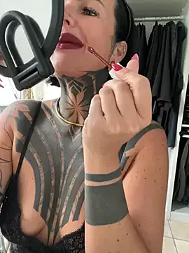 Yaya--728 – webcam model profile photo Image 18