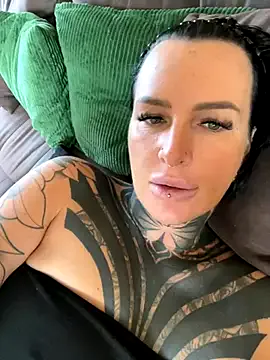 Yaya--728 – webcam model profile photo Image 19