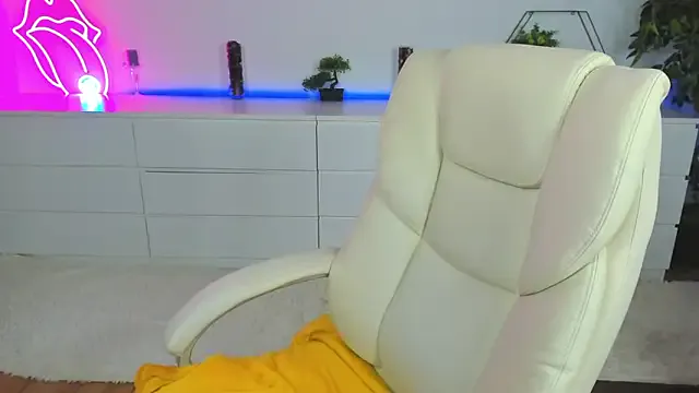 Runarunapi – webcam model profile photo Image 8