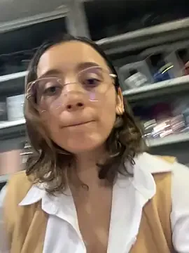 kira_mia – webcam model profile photo Image 13