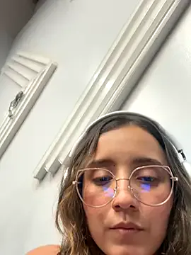 kira_mia – webcam model profile photo Image 15