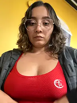 kira_mia – webcam model profile photo Image 2