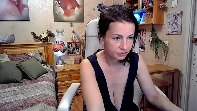 MilaBee – webcam model profile photo Image 8