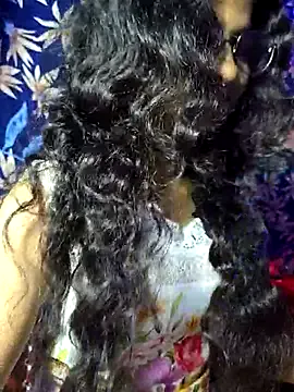 emyii – webcam model profile photo Image 11