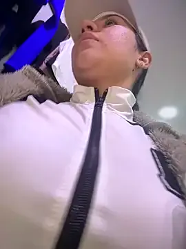 zqyaini – webcam model profile photo Image 11