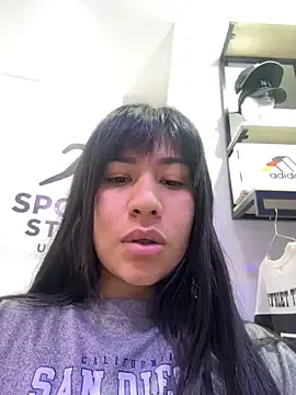 zqyaini – webcam model profile photo Image 13