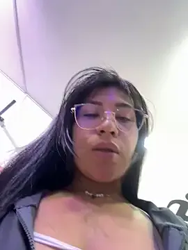 zqyaini – webcam model profile photo Image 19