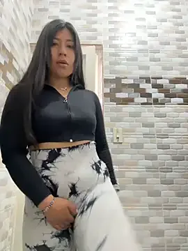 zqyaini – webcam model profile photo Image 2