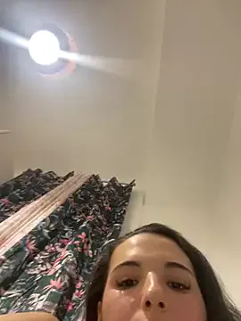 Runarunapi – webcam model profile photo Image 7