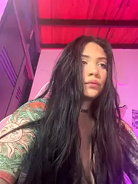 TweetiePieXXX – webcam model profile photo Image 2