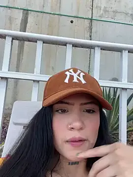 TweetiePieXXX – webcam model profile photo Image 4