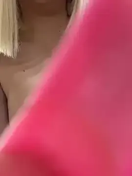 Runarunapi – webcam model profile photo Image 8