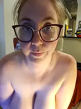 heybanan – webcam model profile photo Image 7
