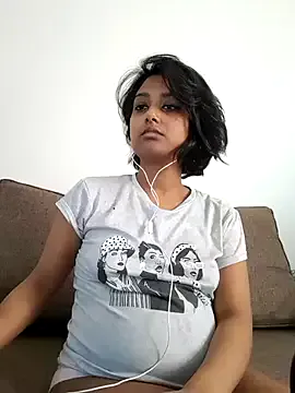 Runarunapi – webcam model profile photo Image 4