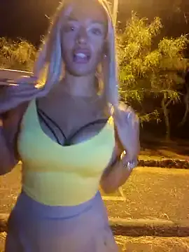 luvlivvyy – webcam model profile photo Image 2