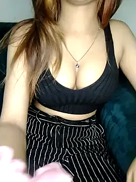 emyii – webcam model profile photo Image 3