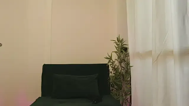 Runarunapi – webcam model profile photo Image 9