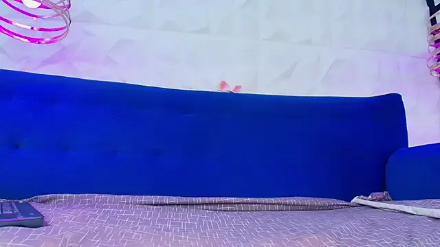 LilyWilder – webcam model profile photo Image 4