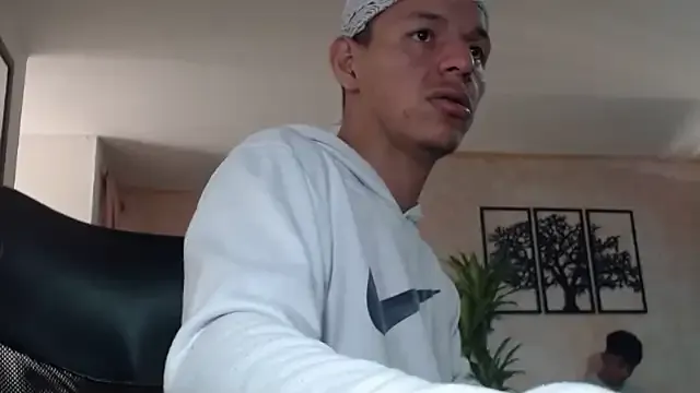 Runarunapi – webcam model profile photo Image 6