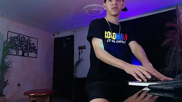 Runarunapi – webcam model profile photo Image 7