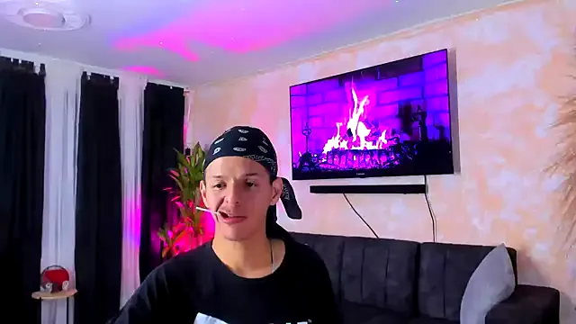 Runarunapi – webcam model profile photo Image 9