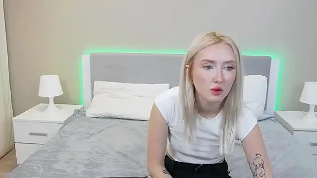 Runarunapi – webcam model profile photo Image 11