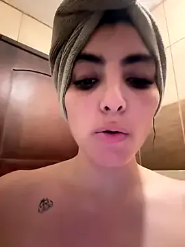 valerieh – webcam model profile photo Image 8