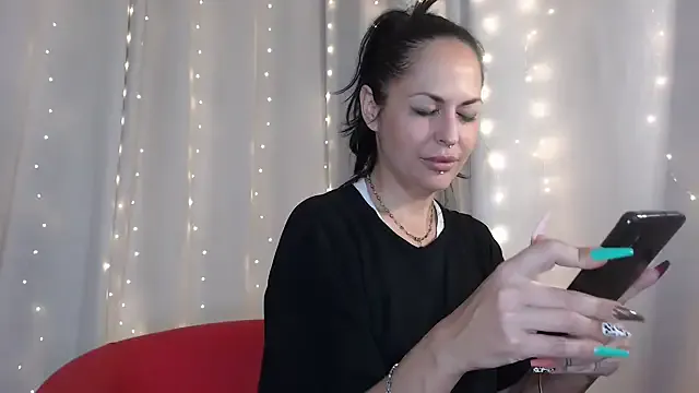 Masha_Real_84 – webcam model profile photo Image 2