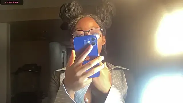 ZeharSiAda – webcam model profile photo Image 18